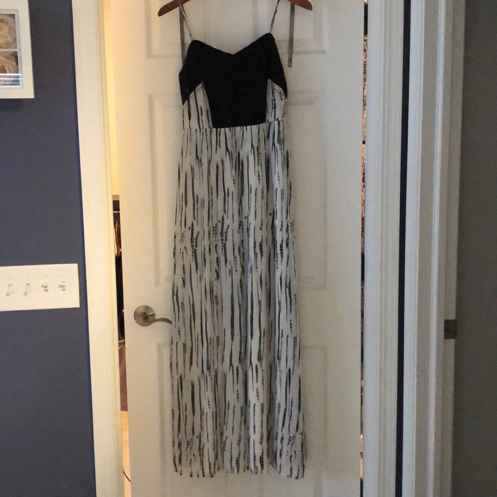 Maxi black and white